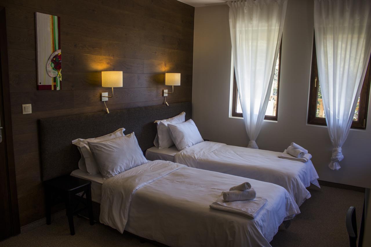 Trigrad Hotel Bagian luar foto