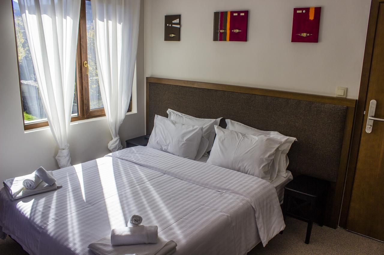 Trigrad Hotel Bagian luar foto
