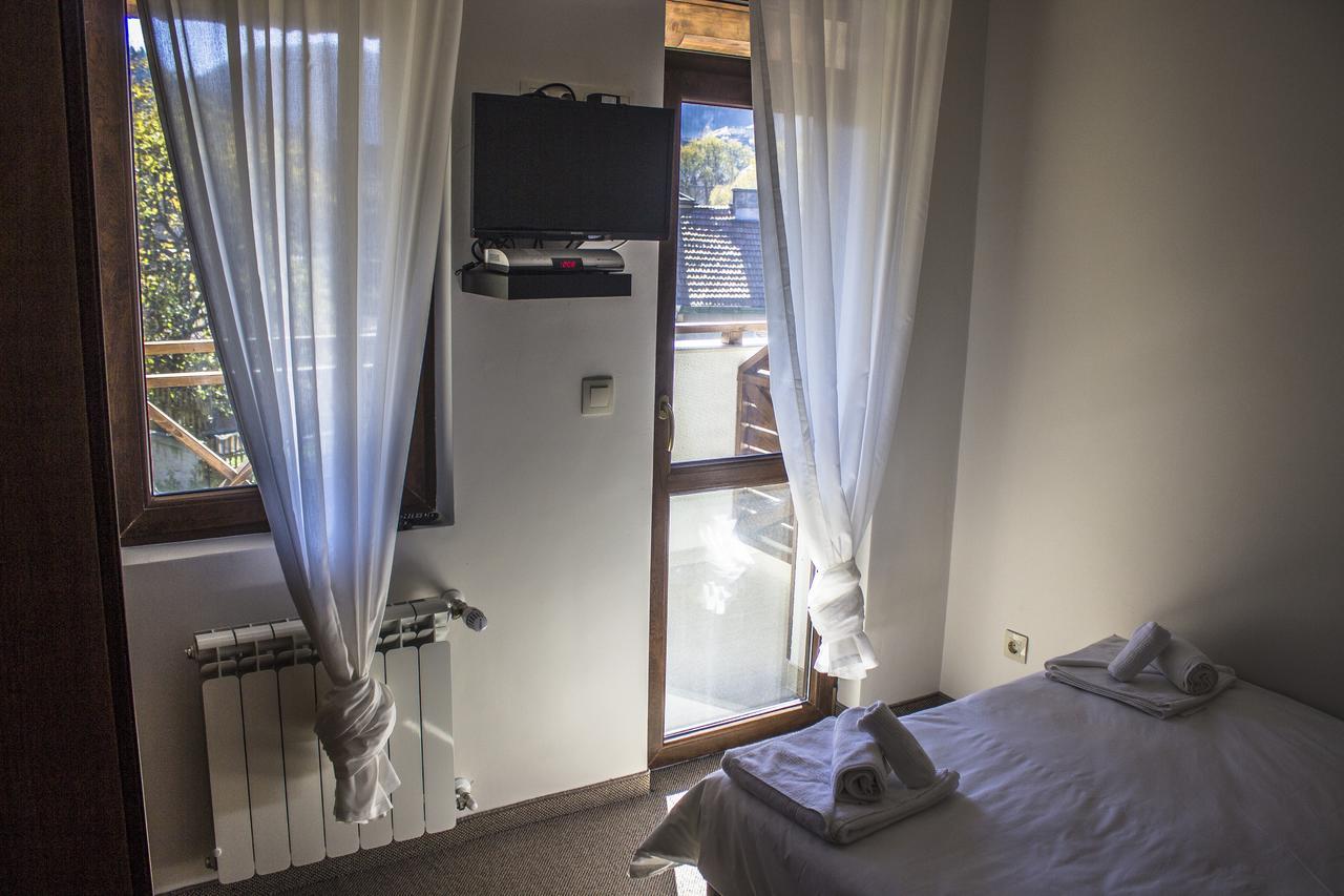 Trigrad Hotel Bagian luar foto